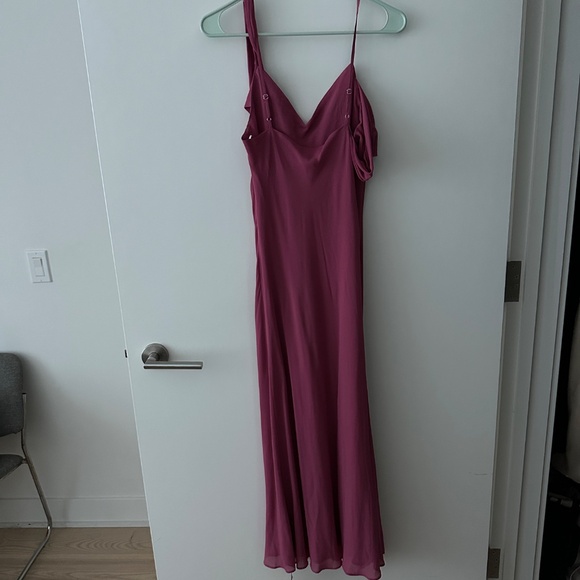 Reformation Reya Dress in Strawberry Wine - Picture 6 of 8